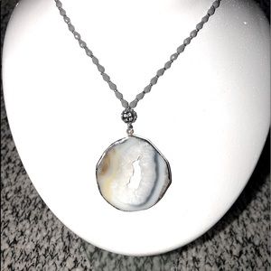 🛍 The Buckle Genuine Agate 5 Tier Necklace